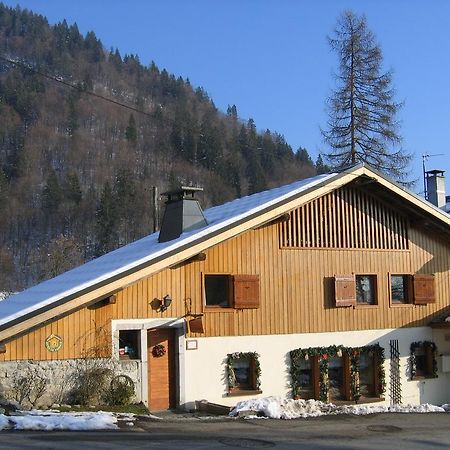 Gite Des Moulins Samoens Bagian luar foto