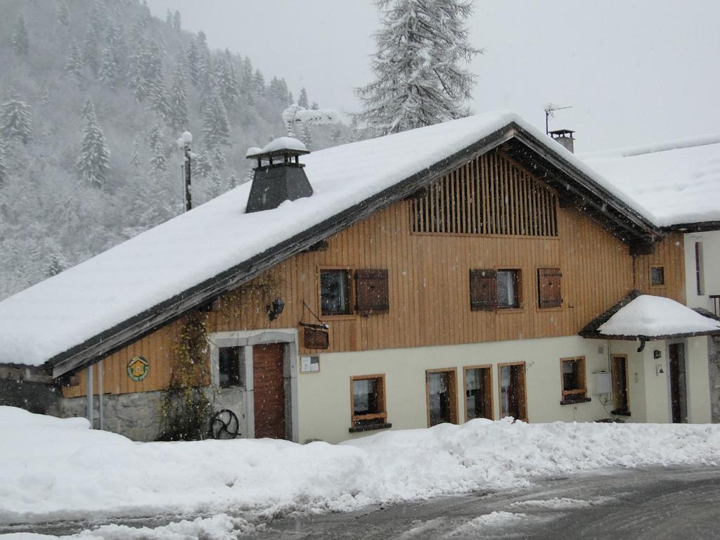 Gite Des Moulins Samoens Bagian luar foto